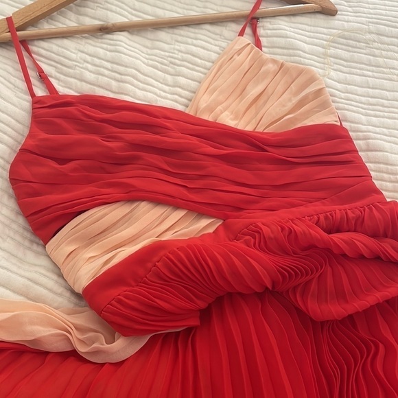 Fame @ Partners Pleated Gown Red And Cream Pleated Wedding Prom - Picture 3 of 11